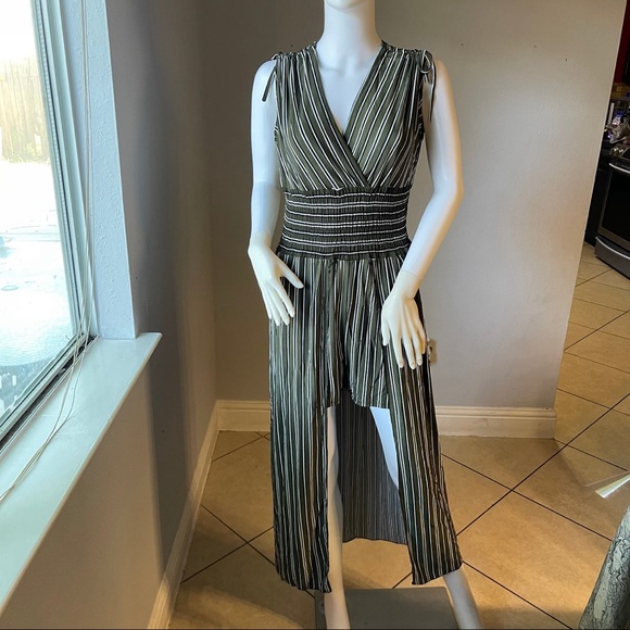 New Women’s green striped shorts romper jumpsuit size L/XL for size 14-16 - Picture 1 of 8